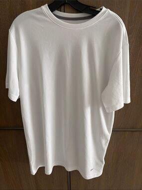 Amazon White Men's Short Sleeve Crew Neck Tee